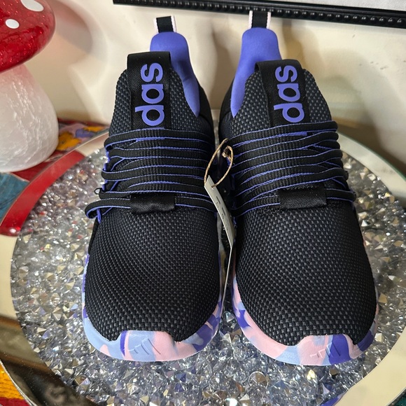 NWT Kids Adidas Tennis Shoes. Size 4. Retail $55.00 - Picture 1 of 5